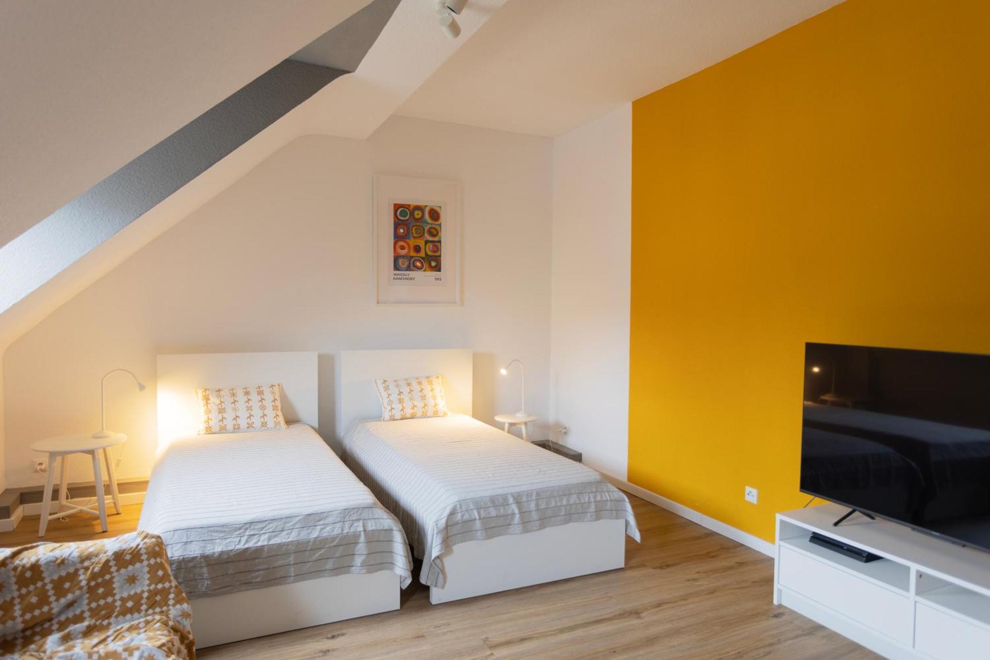 Big Flat With Fresh Renovation, Free Parking, Sonyps, Netflix Apartman Duisburg Kültér fotó